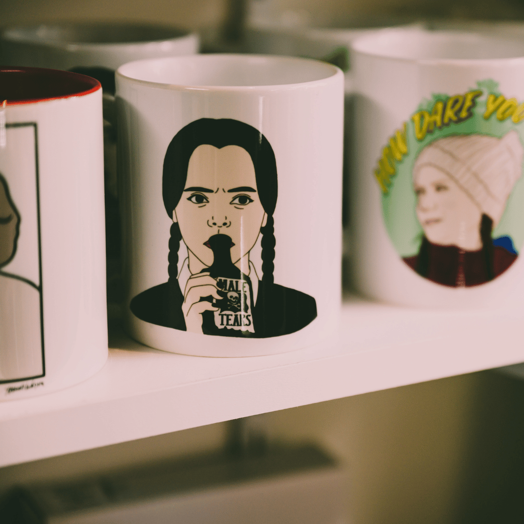 tazza mug personalizzabile con mercoledì addams